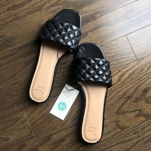 A NEW TARGET / TARGET - QUILTED SLIDE SANDALS